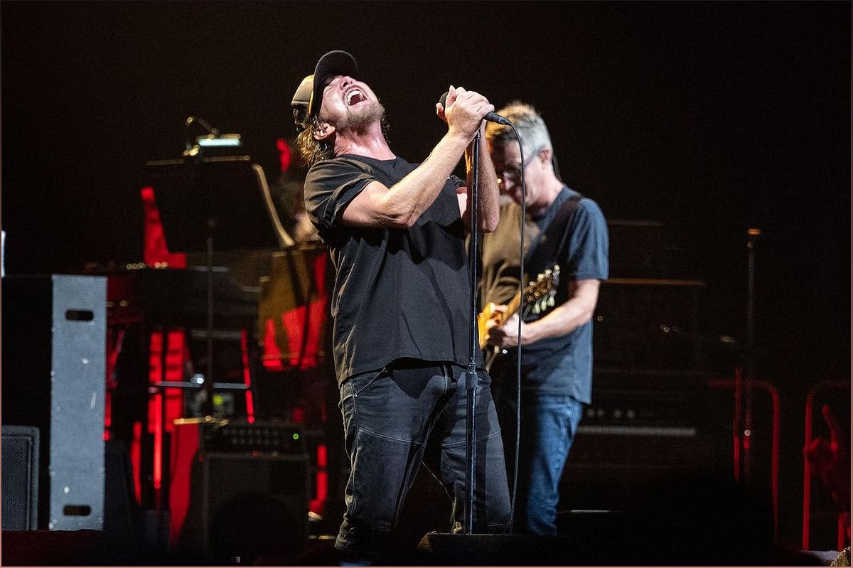 Pearl Jam's Vs. Re-Release Makes Waves on Billboard Charts - -220839709