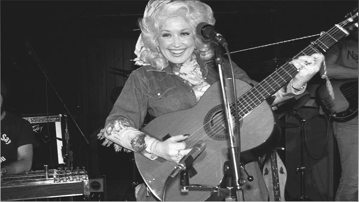 The Remarkable Journey of Dolly Parton: Bridging the Gap Between Country and Pop Music - 1299407834