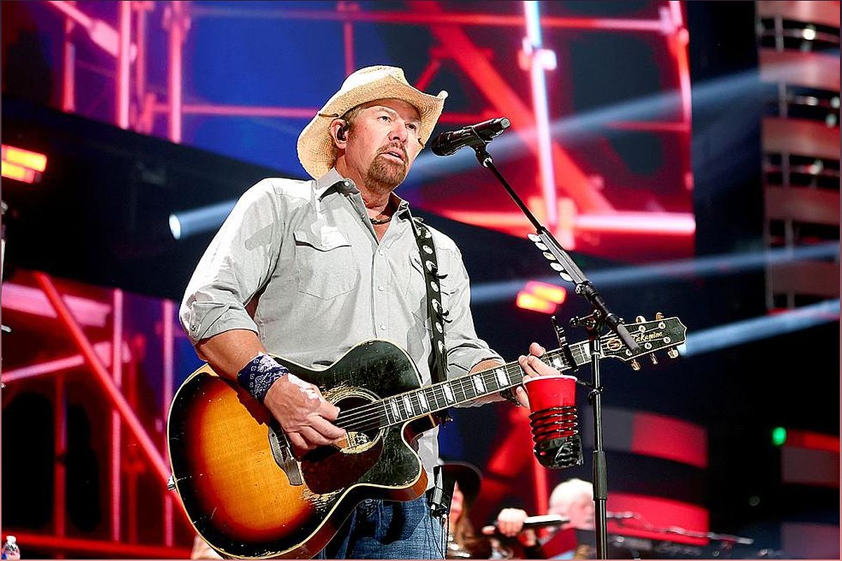 Toby Keith Battles Cancer with Optimism: Plans for Vegas Shows and Future Tour - 832760126